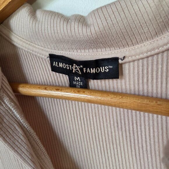 EUC ALMOST FAMOUS TAN / CREAM RIBBED SLEEVES COLLARED V NECK BODYSIUT SZ M - Picture 9 of 12